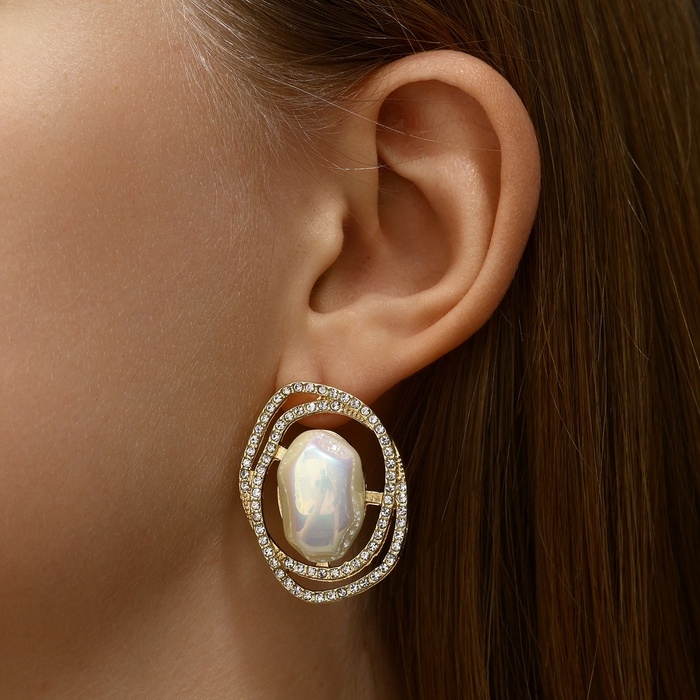 Серьги с жемчугом Серьги с жемчугом "Абстракция" желание, цвет белый в золоте, камень форма и цвет МИКС