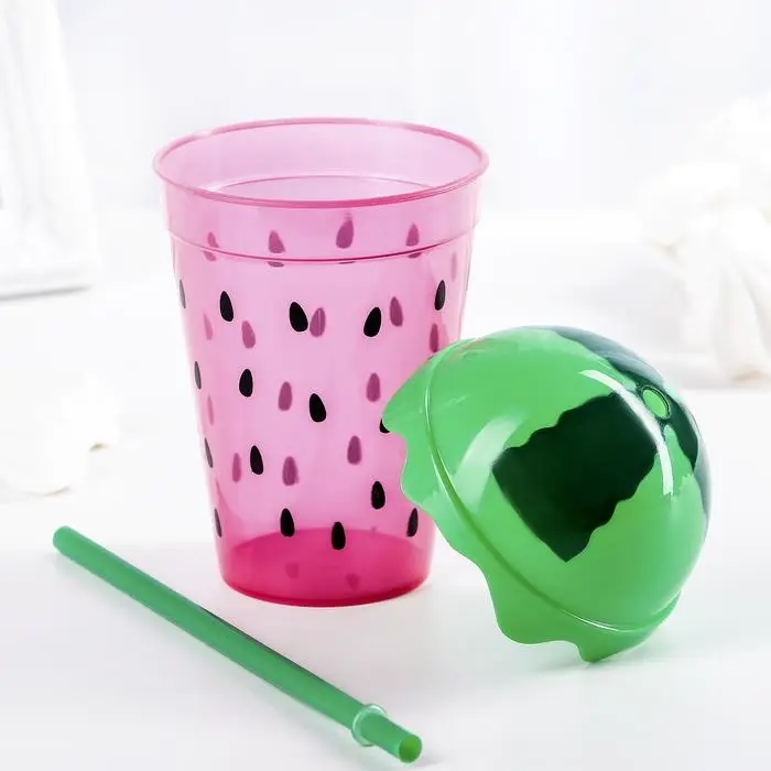 Стакан «Арбуз», 450 мл, с трубочкой и крышкой, цвет красный Стакан «Арбуз», 450 мл, с трубочкой и крышкой, цвет красный