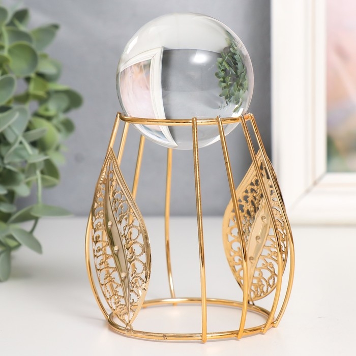 Сувенир интерьерный металл, стекло  Сувенир интерьерный металл, стекло "Ажурные листья и шар" d=6 см золото 9,5х9х14 см