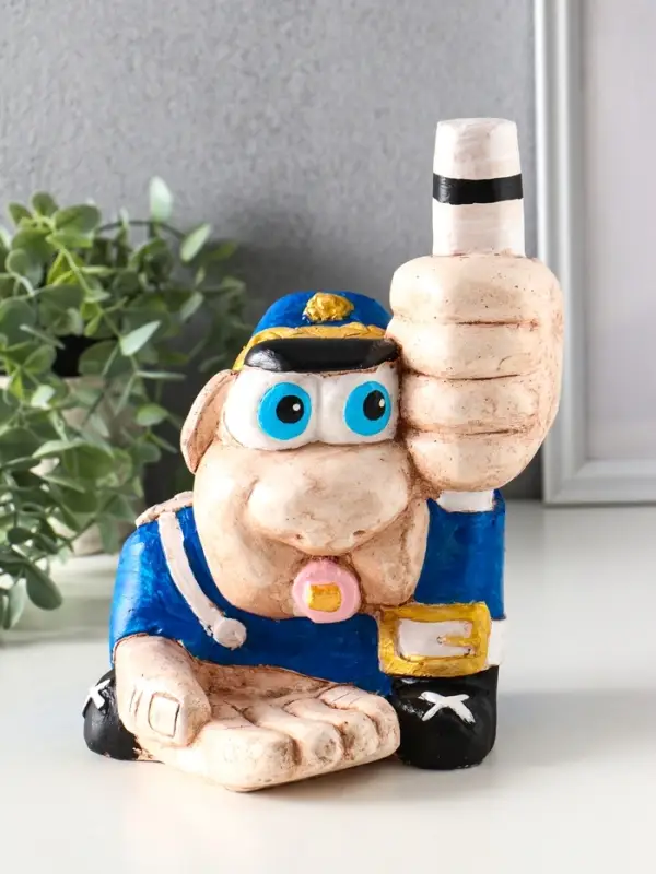 Копилка для денег «Добрый гаишник», гипс, 22.5×18×15 см Копилка для денег «Добрый гаишник», гипс, 22.5×18×15 см