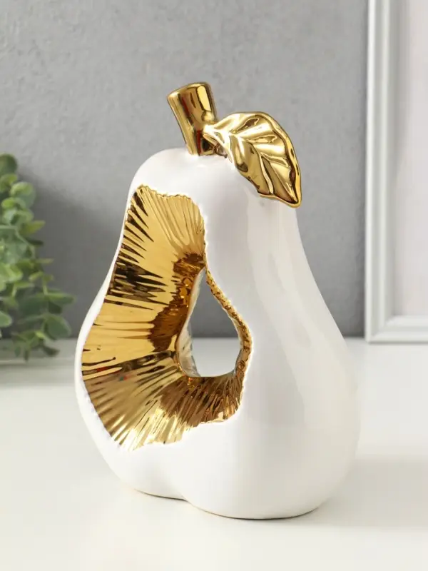Сувенир керамика Сувенир керамика "Срез груши" белый с золотом 10х18х24,5 см