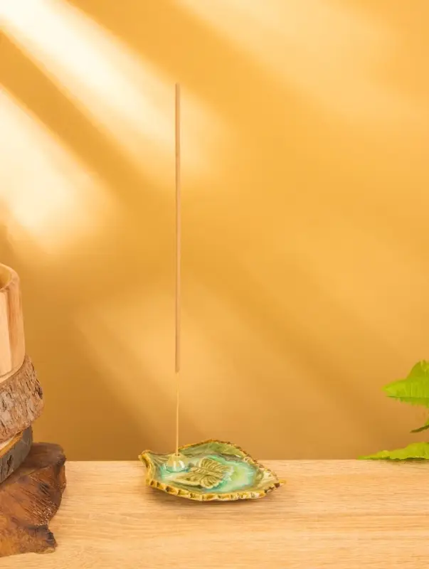 Подставка под благовония «Бабочка на листке», 11×8×1 см, керамика, бежевая Подставка под благовония «Бабочка на листке», 11×8×1 см, керамика, бежевая