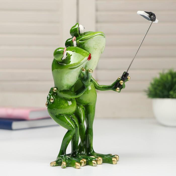 Сувенир полистоун лак Сувенир полистоун лак "Парочка лягух селфится" 20,5х11х13,5 см