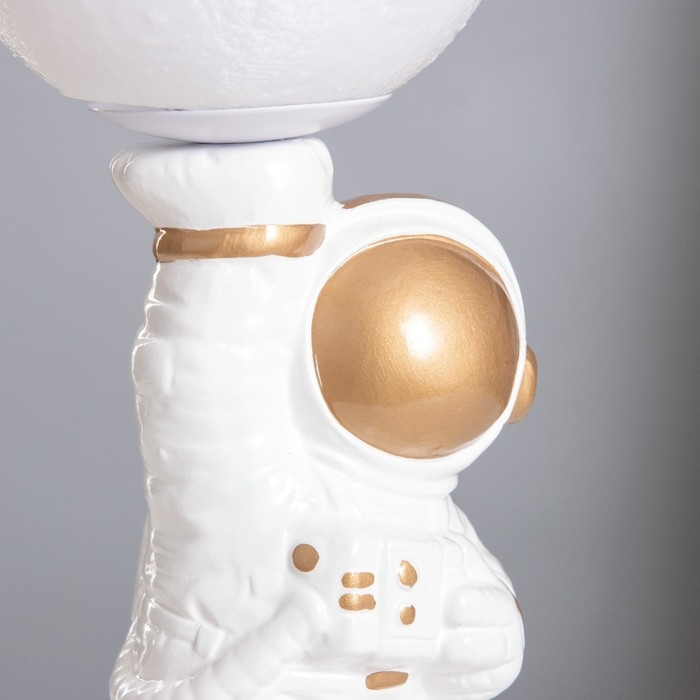 Лампа настольная "Космонавт с луной" 1х40Вт Е14 белый/золото 12,5х12,5х33см