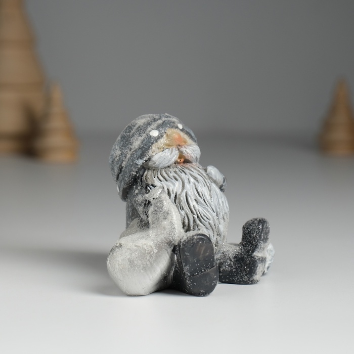 Сувенир полистоун  Сувенир полистоун "Гном в сером длинном колпаке с леденцом/мешком" МИКС 6х4х5,5 см