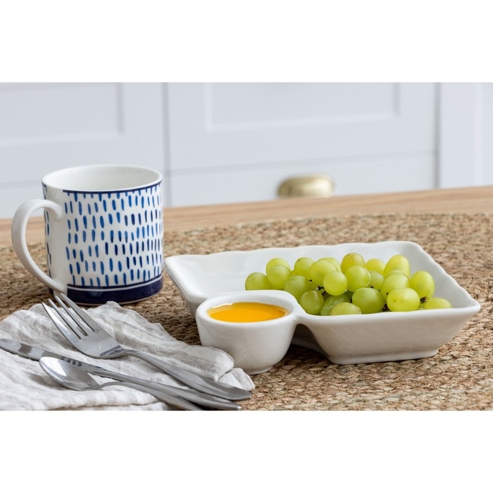 Блюдо керамическое с соусником Bon appetit, 18.6 х 17.5 х 4 см, цвет белый Блюдо керамическое с соусником Bon appetit, 18.6 х 17.5 х 4 см, цвет белый