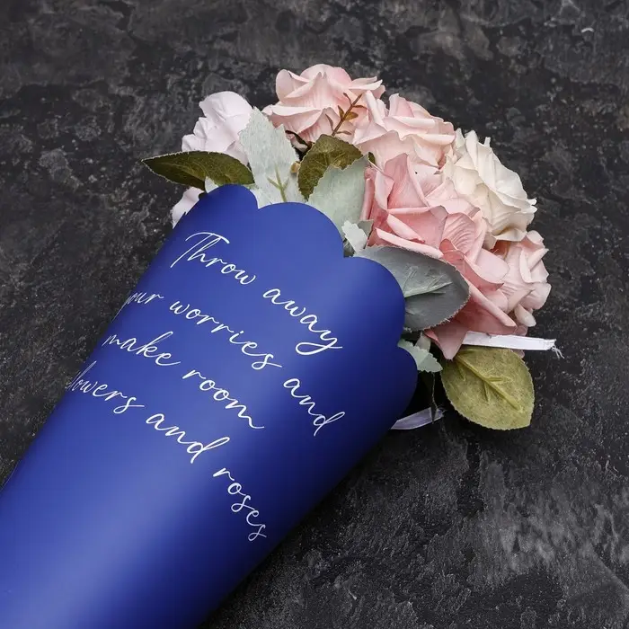 Пленка для цветов, фигурная, синяя, 55×30×45 см Пленка для цветов, фигурная, синяя, 55×30×45 см