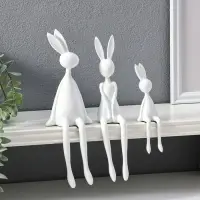 Сувенир полистоун "Семья зайцев" белый набор 3 шт 4,5х4х14,7 6,5х3,8х23,5 7,2х7,5х25 см