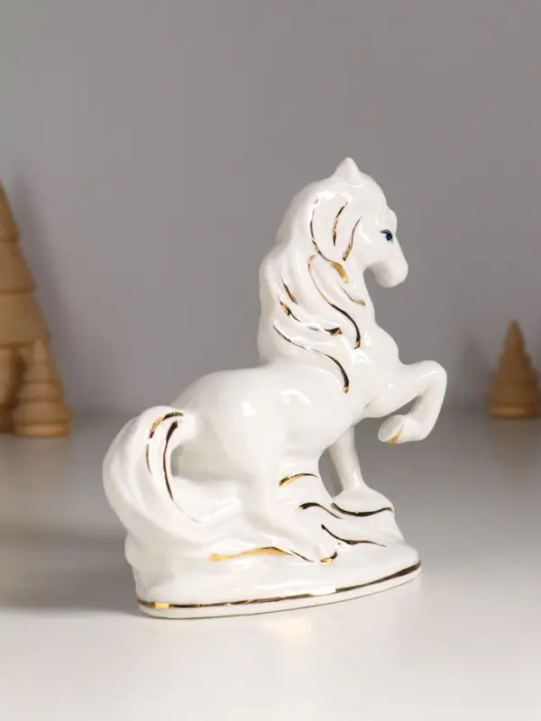 Сувенир керамика "Конь с длинной гривой" белый с золотом 13х5х13,5 см