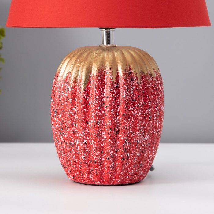 Настольная лампа с абажуром RISALUX «Успех», 1×Е14, 40 Вт, красный, 22×22×33 см Настольная лампа с абажуром RISALUX «Успех», 1×Е14, 40 Вт, красный, 22×22×33 см