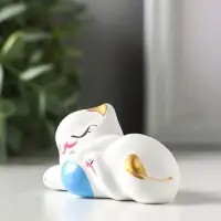 Фигурка керамика &laquo;Котик с мячом лёжа&raquo;, 7 см, белый, МИКС