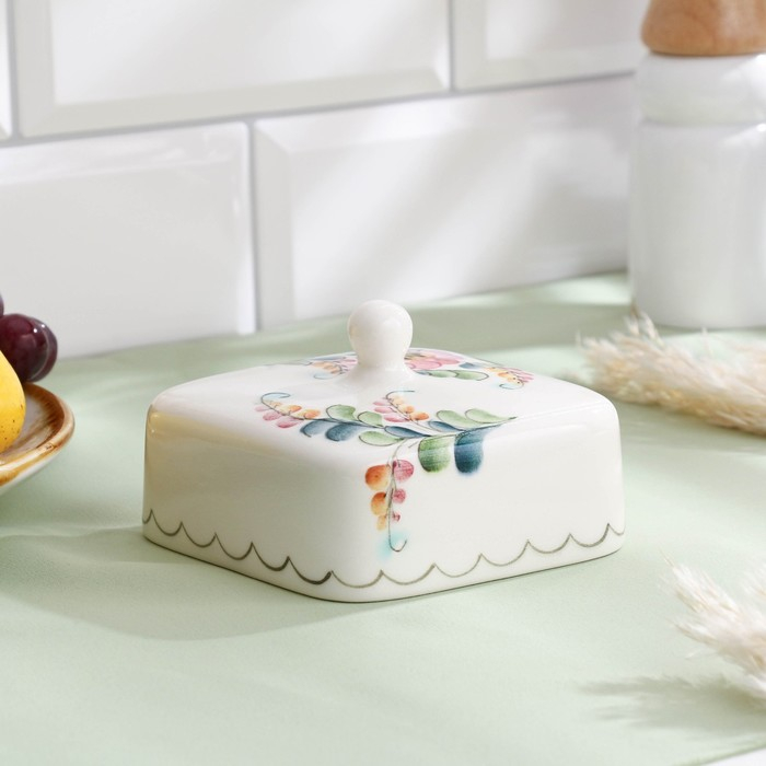 Маслёнка «Майская», на 1/2 пачки, 11,9×11,9×8,1 см, 1 сорт, авт. Алдошина Л.В. Маслёнка «Майская», на 1/2 пачки, 11,9×11,9×8,1 см, 1 сорт, авт. Алдошина Л.В.