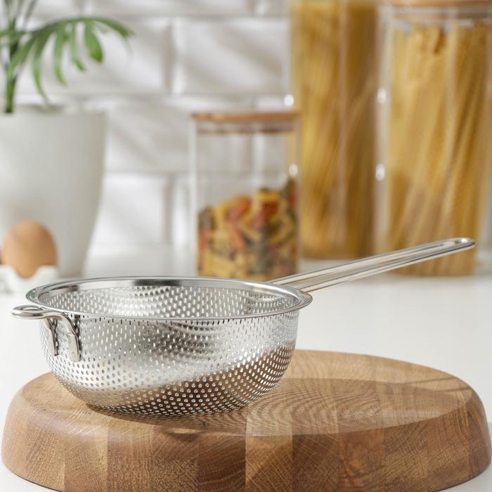 Дуршлаг из нержавеющей стали «Марко», d=16,5 см, длинная ручка, цвет хромированный Дуршлаг из нержавеющей стали «Марко», d=16,5 см, длинная ручка, цвет хромированный