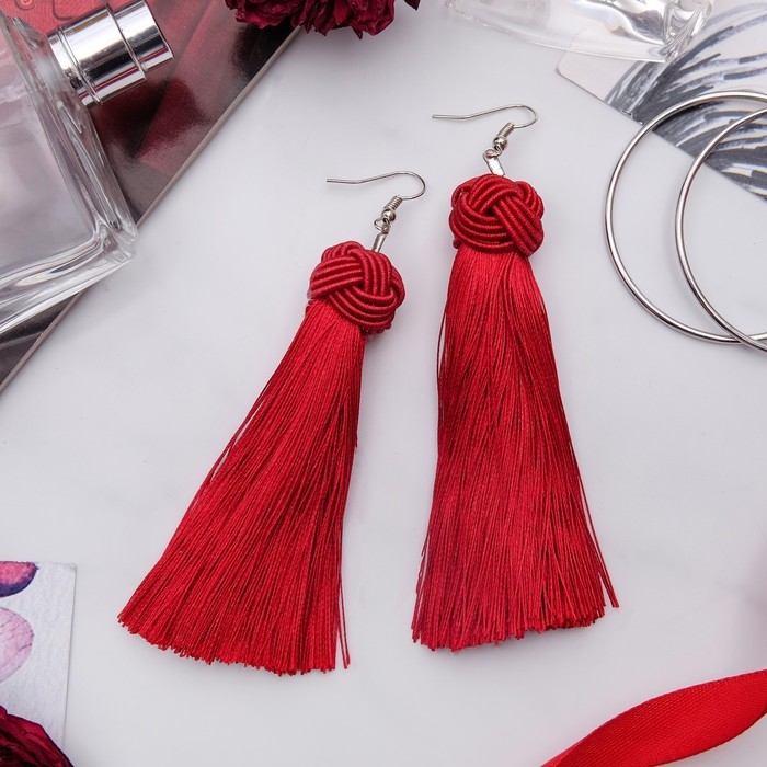 Серьги «Кисти» романс, цвет бордовый в серебре, длина кисти, 7 см Серьги «Кисти» романс, цвет бордовый в серебре, длина кисти, 7 см