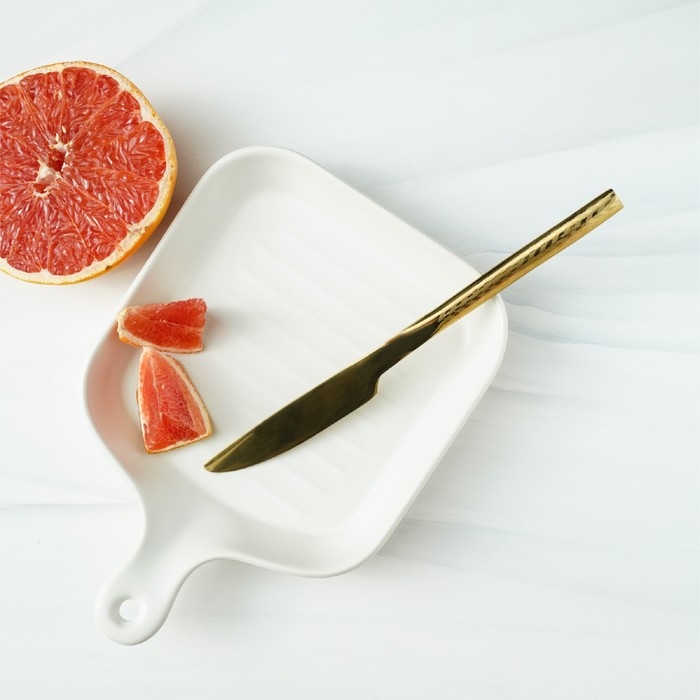 Нож столовый из нержавеющей стали Magistro Kolos, длина 22 см, цвет золотой Нож столовый из нержавеющей стали Magistro Kolos, длина 22 см, цвет золотой