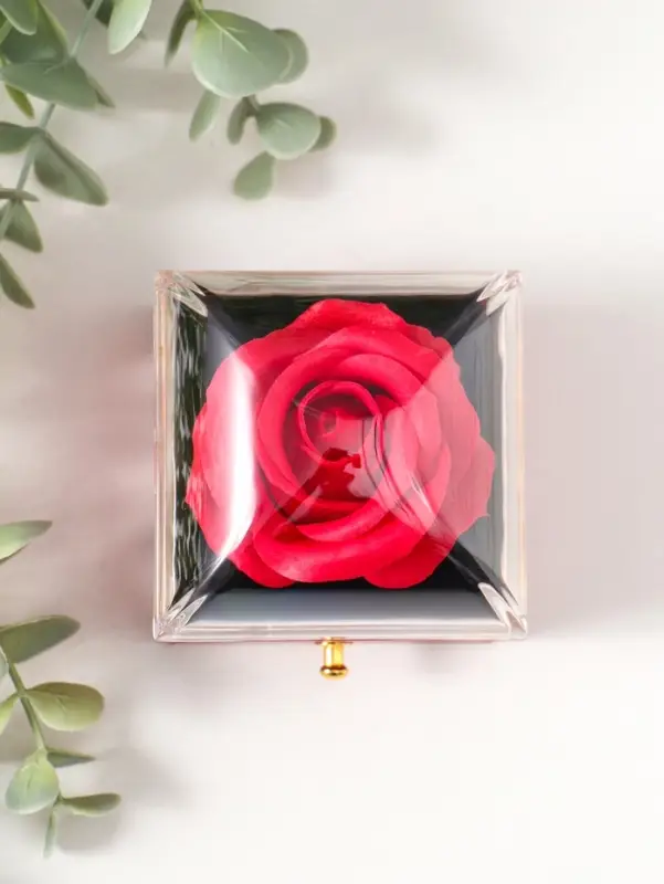 Шкатулка пластик "Роза в футляре" красная 6,8х6,8х7,5 см