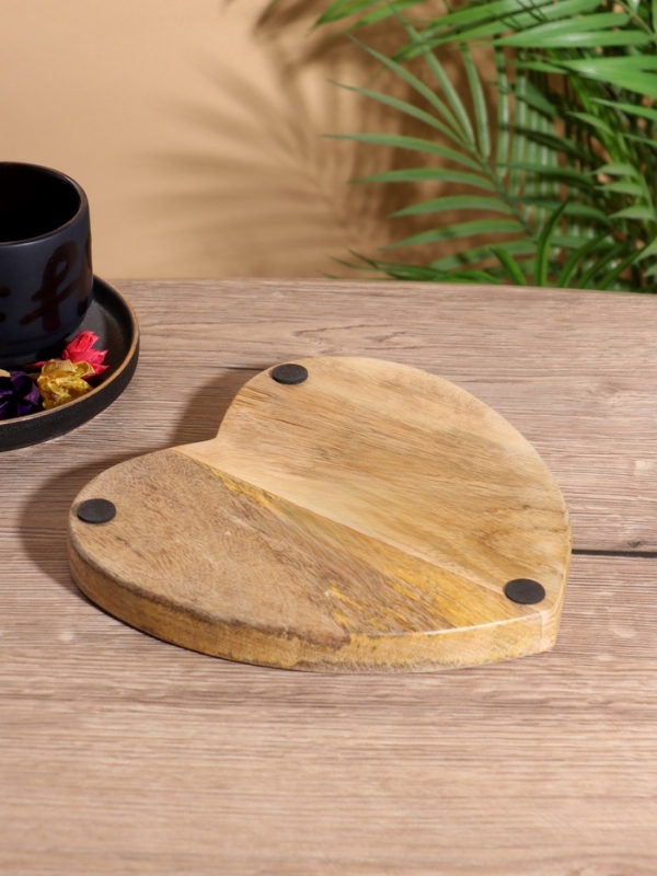 Блюдо в форме сердца «Пряник», дерево манго, 20.5×20×2.3 см Блюдо в форме сердца «Пряник», дерево манго, 20.5×20×2.3 см