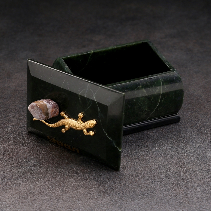 Шкатулка Шкатулка "Урал" прямоугольная, змеевик, с декоративным камнем, 7,5х5,5х5,5 см