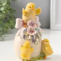 Сувенир полистоун "Цыплята с яичком с розовыми цветами и колокольчиками" 15 см