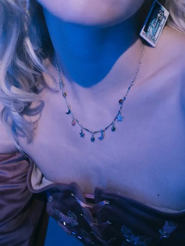 Чокер &laquo;Полумесяц&raquo;, фазы луны, цветной в серебре, 35 см