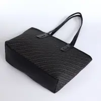 Сумка женская тоут на молнии, 30&times;11&times;25 см, чёрная