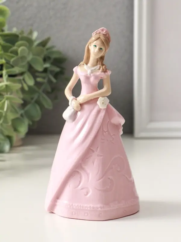 Фигурка керамика &laquo;Леди в розовом платье с сумочкой&raquo;, 6.6&times;7.5&times;14.8 см