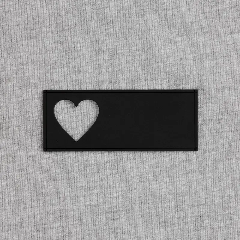 Лейбл из ПВХ с вырубкой «Сердце», черный