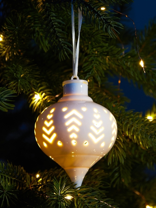 Елочный шар Елочный шар "Орнамент" 10.7х8.5х8.5, 1 LED, LR44x3(в компл.), Т/БЕЛЫЙ