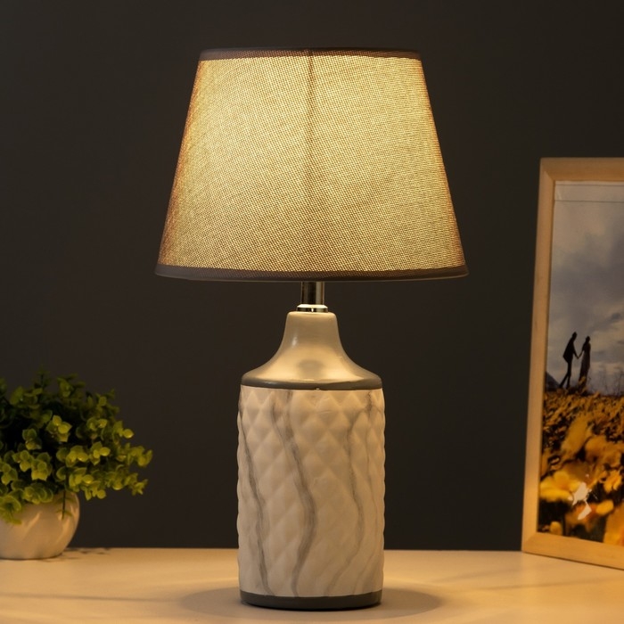 Настольная лампа Настольная лампа "Аннет" E14 40Вт бело-серый 23х23х41 см RISALUX