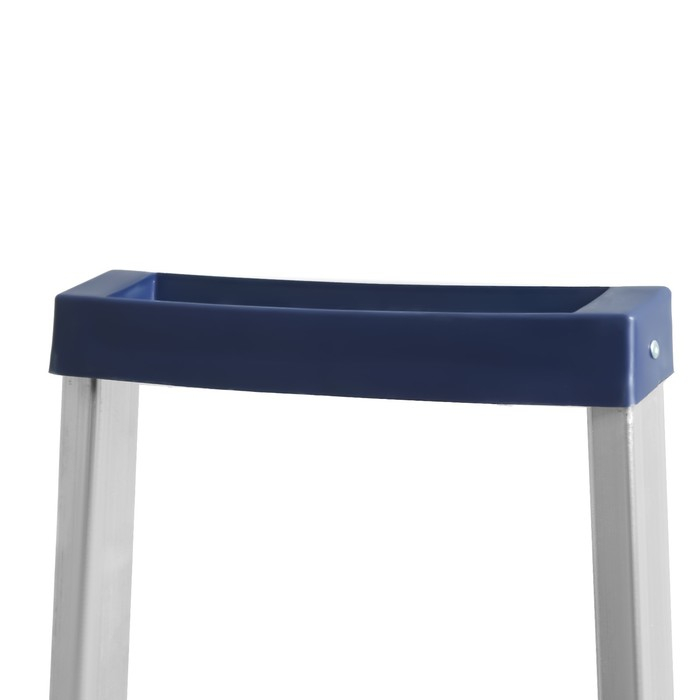 Стремянка ТУНДРА, алюминиевая, с органайзером, 8 ступеней, 1660 мм Стремянка ТУНДРА, алюминиевая, с органайзером, 8 ступеней, 1660 мм