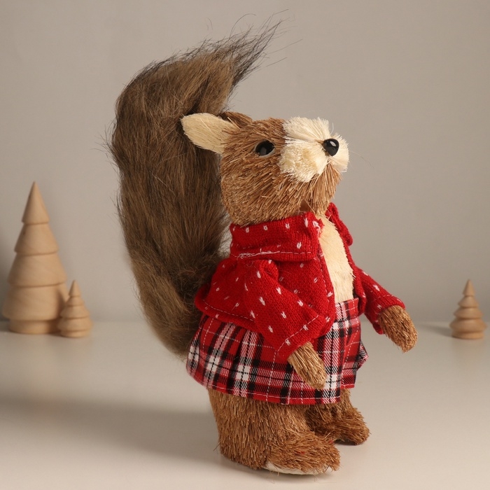 Декор Декор "Белочка в клетчатой юбочке и вязаном свитере" 11х17х20 см