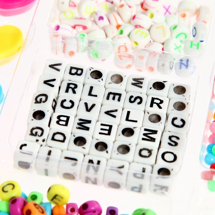 Набор для творчества «Создай своё украшение», 600 бусин и шармов Набор для творчества «Создай своё украшение», 600 бусин и шармов