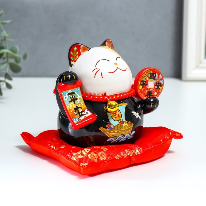 Копилка керамика Копилка керамика "Манэки-нэко чёрный с веером и свитком" 9х8х11 см