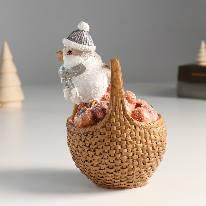 Копилка полистоун  Копилка полистоун "Воробышек в шарфе и шапке, на корзине с яблоками" 11х10,5х15,5 см