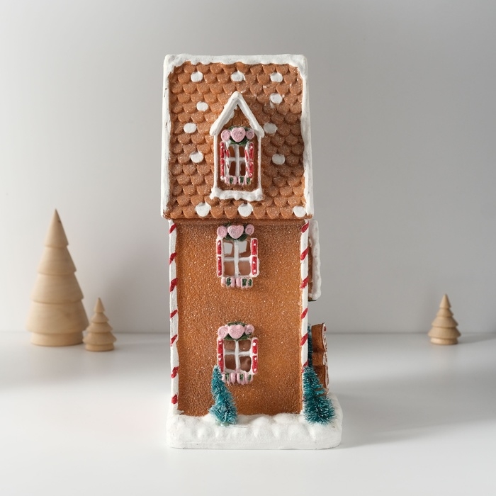 Сувенир полистоун свет Сувенир полистоун свет "Пряничный домик в глазури с пряничкой, ёлками" 17х12х25,5 см