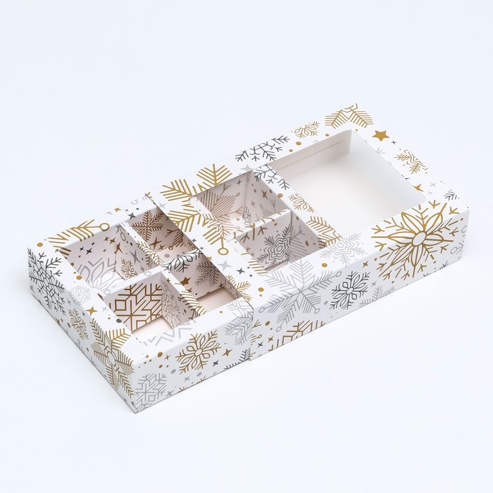 Новый год. Коробка под 6 конфет Новый год. Коробка под 6 конфет "Снежинки", 13,7 х 9,8 х 3,8 см, кондитерская упаковка