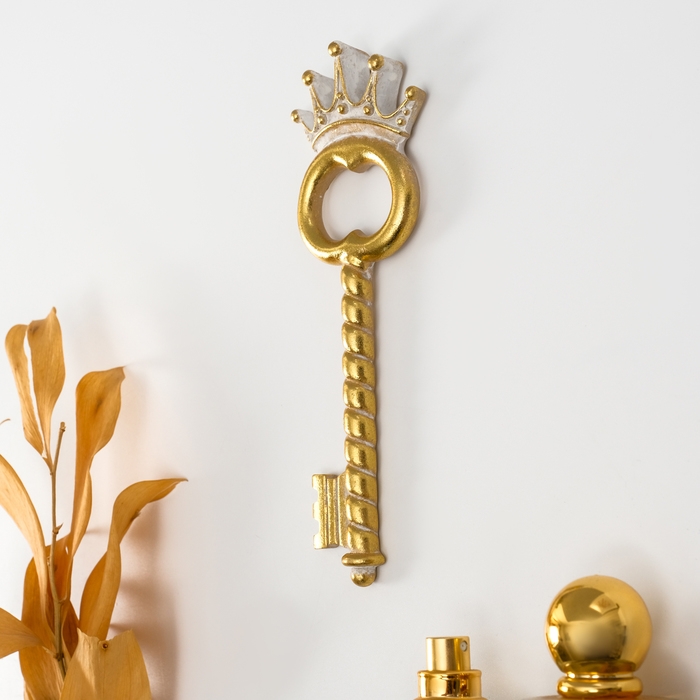 Панно интерьерное полистоун  Панно интерьерное полистоун "Витой ключ с короной" золото с белой патиной 5,5х1х17 см