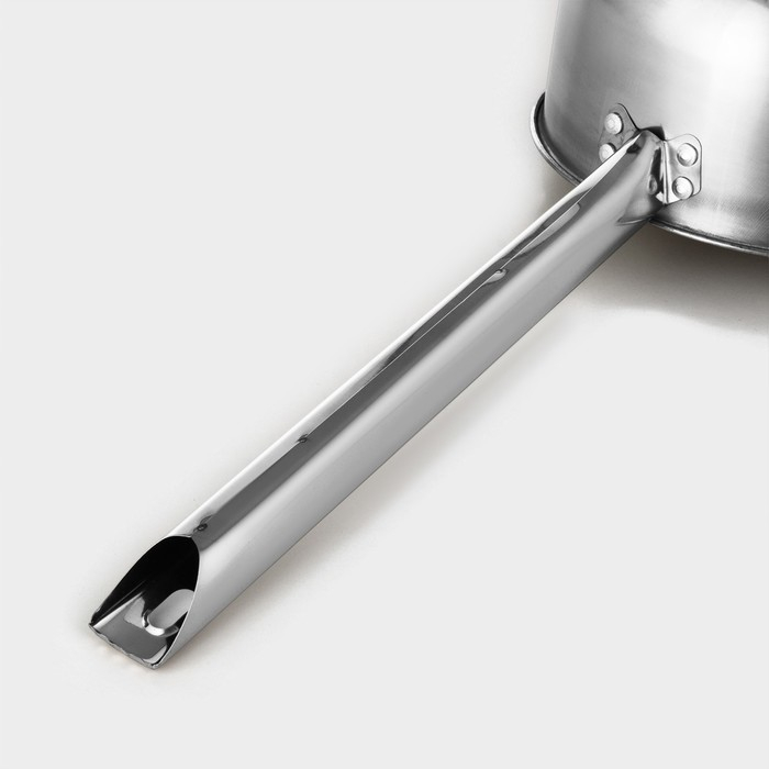 Ковш из нержавеющей стали с длинной ручкой, 2,1 л, d=18 см, металлическая ручка, цвет серебряный Ковш из нержавеющей стали с длинной ручкой, 2,1 л, d=18 см, металлическая ручка, цвет серебряный