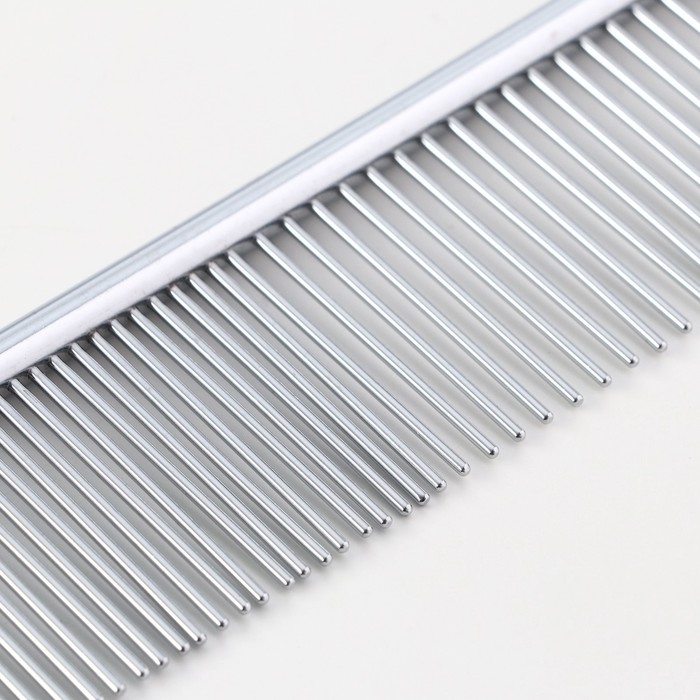 Расчёска металлическая средняя, редкие и частые зубья, 19 х 4 см Расчёска металлическая средняя, редкие и частые зубья, 19 х 4 см