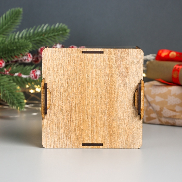 Новогодняя копилка с акрилом  Новогодняя копилка с акрилом "Дед Мороз" 12х12х4 см