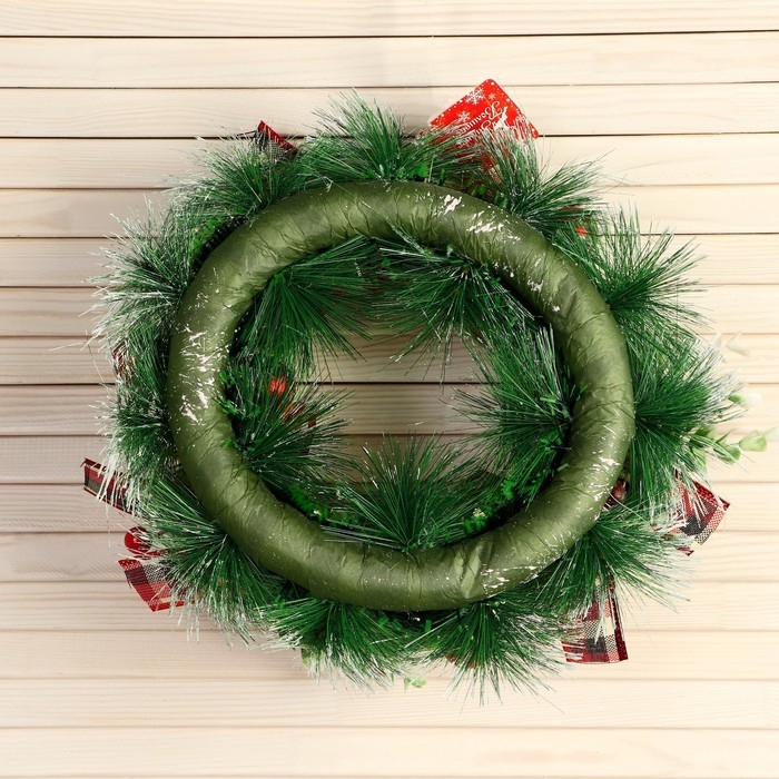 Венок новогодний d- 26 см  Венок новогодний d- 26 см "Уютная сказка" бантики в клетку шишки шарики