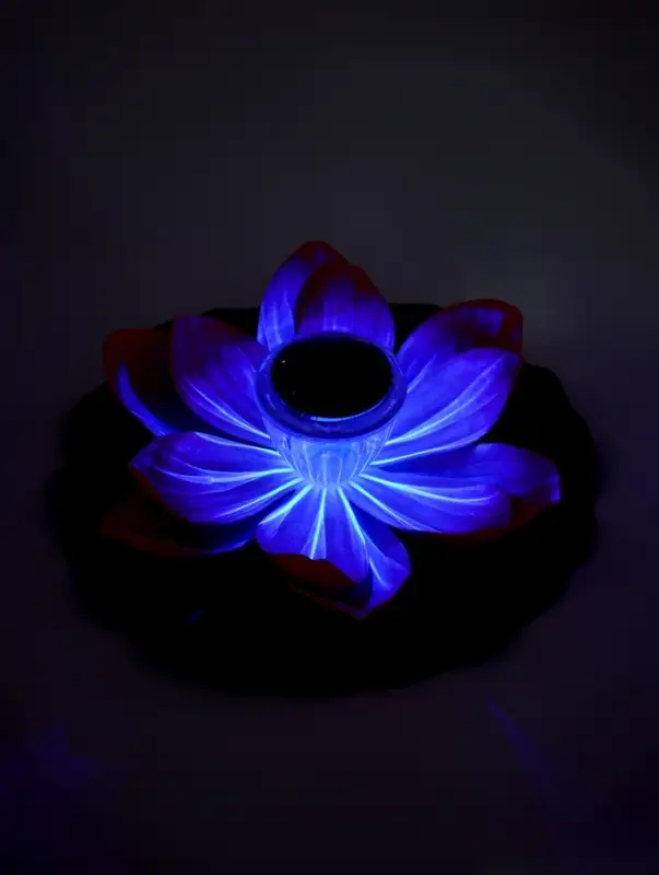 Садовый светильник для водоемов 28 х 28 х 9 см на солнечной бат-е Садовый светильник для водоемов 28 х 28 х 9 см на солнечной бат-е "Лотос" красный N008