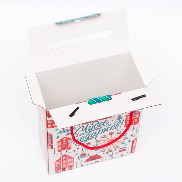 Новый год. Подарочная коробка новогодняя Лунапарк 16,5 х 7,5 х 21 см. Новый год. Подарочная коробка новогодняя Лунапарк 16,5 х 7,5 х 21 см.