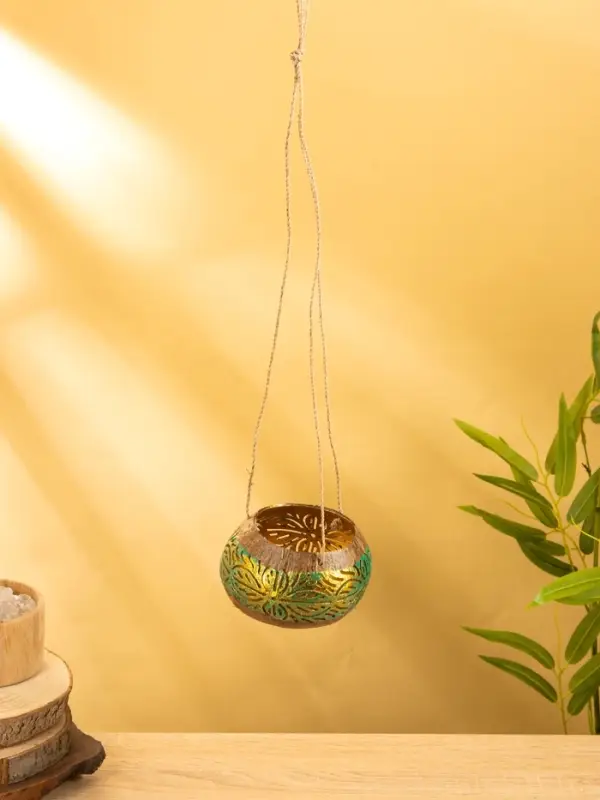Подсвечник подвесной из кокоса, 9-12 см, зелёно-золотой Подсвечник подвесной из кокоса, 9-12 см, зелёно-золотой