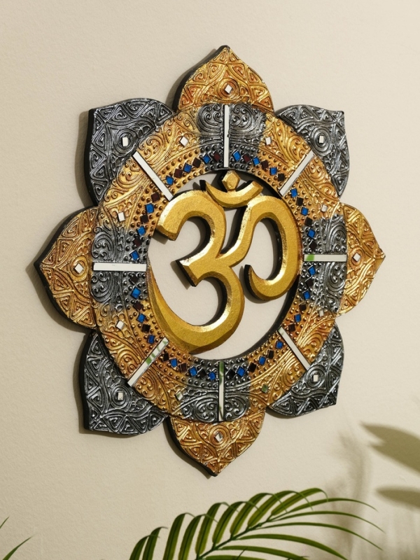 Панно резное МДФ  Панно резное МДФ "ОМ", 40х40х0,6 см, золотое основание