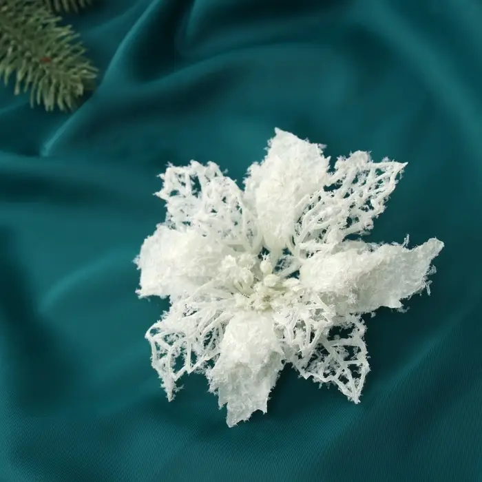 Набор ёлочных игрушек 3 шт. «Зимнее волшебство. Цветы заснеженные» пластик, резные, 10 см, белый