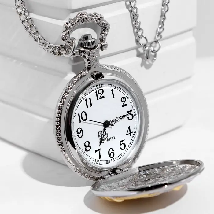 Часы карманные &laquo;СССР&raquo;, кварцевые, d=4.7 см, серебристые