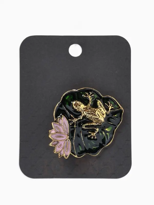 Брошь &laquo;Лягушка&raquo; на лотосе, цвет зелёно-розовый в черненом золоте