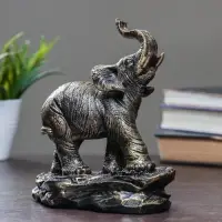 Фигурка полистоун &laquo;Слон хобот вверх на горе&raquo;, под бронзу, 18&times;16&times;9 см