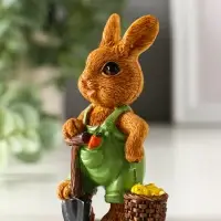 Сувенир полистоун "Зайчик-огородник с корзиной с урожаем" МИКС 4,8х3,2х9 см Сувенир полистоун "Зайчик-огородник с корзиной с урожаем" МИКС 4,8х3,2х9 см
